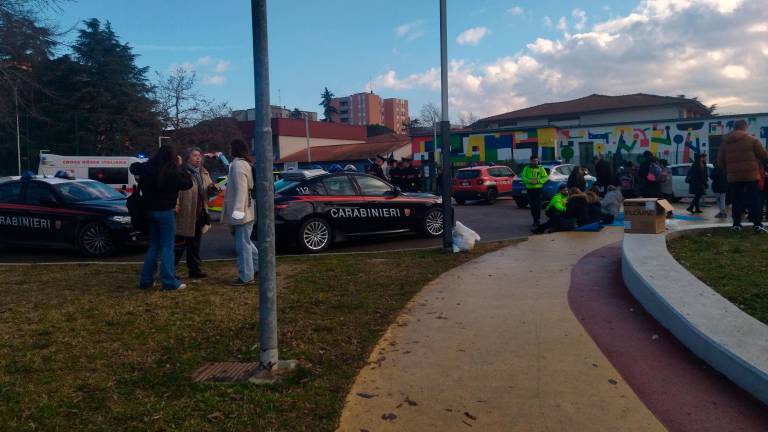 Imola, “odore acre e irritazioni alla gola”: gli studenti subito dimessi dal pronto soccorso dopo l’evacuazione della scuola Orsini