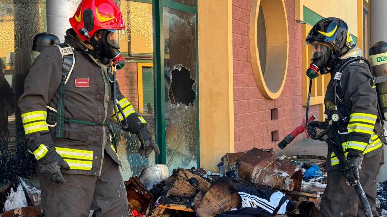 Cesena, violento incendio in una azienda in via delle Mele VIDEO GALLERY