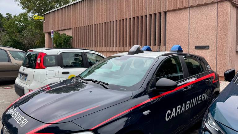 Rapina alle poste di San Mauro Pascoli: maxi bottino per due banditi in fuga VIDEO GALLERY