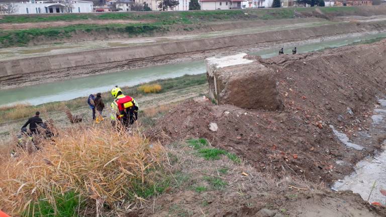 Un uomo morto ritrovato nel Lamone a Faenza. Ignota l'identità della  vittima, si ipotizza un malore 