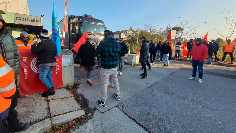 Cesena, stallo su recupero permessi, sciopero dei lavoratori di Astercoop