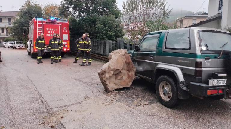 Macigno di 400 chili si stacca dalla montagna e piomba sulle case di San Piero in Bagno FOTOGALLERY