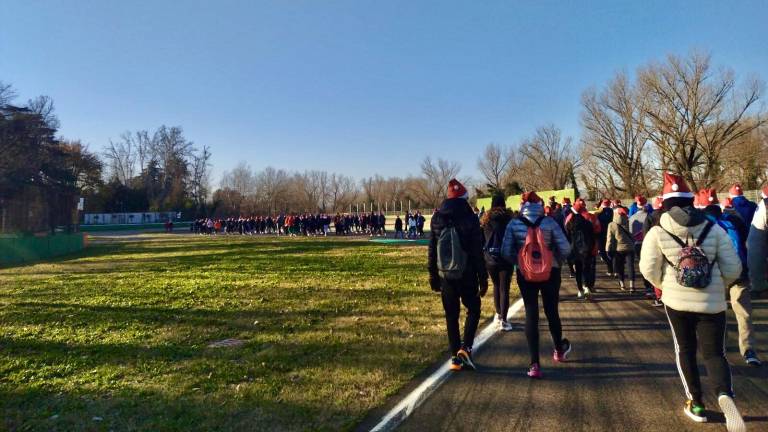 Imola. Oltre 1400 partecipanti alla camminata dei Babbi Natale