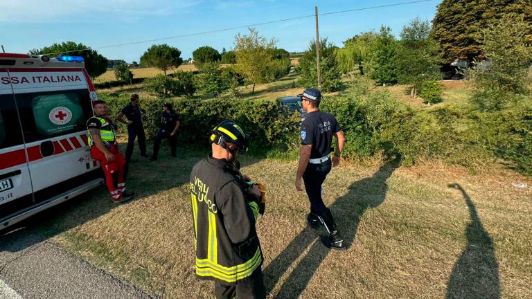 Incidente tra auto e camion: grave un 54enne in via Settecrociari a Cesena