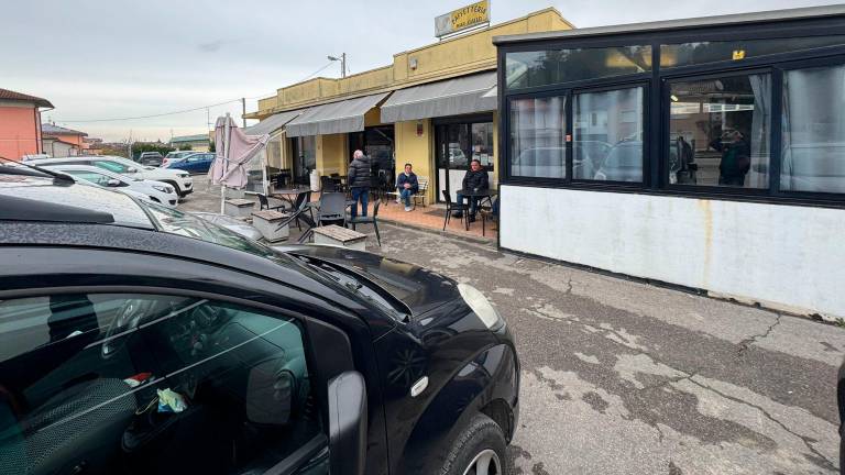 Il bar Gallo preso d’assalto: rubati circa 250 euro dal registratore di cassa (foto Zanotti)