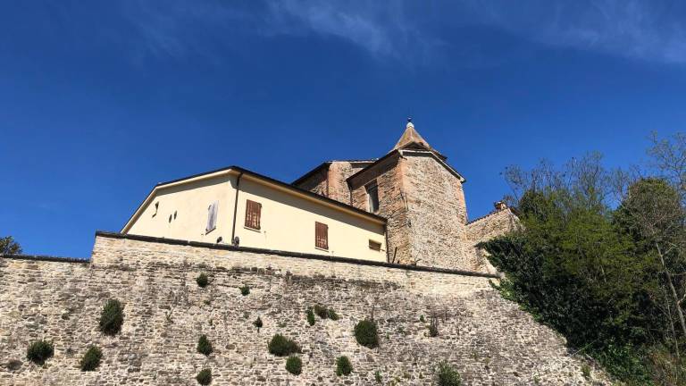 Il fascino dei borghi fantasma in Romagna, abbandonati per ragioni economiche o in seguito a disastri naturali