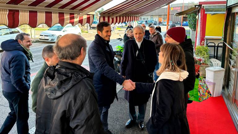 Giovane psicologo di Cesena fa rinascere dopo 8 anni e con tanti servizi in più, l’edicola di Villa Chiaviche - FOTOGALLERY