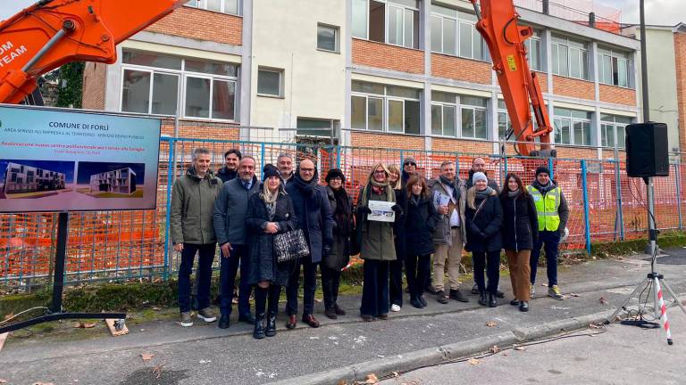 Forlì, nuovo Centro per le Famiglie e per l’Impiego: via alla demolizione in viale Bolognesi VIDEO