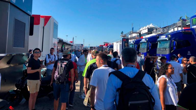 MotoGp a Misano, sole e bella cornice di pubblico sul paddock, Dovizioso gettonatissimo per i selfie VIDEO GALLERY