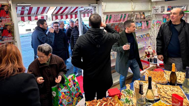 Giovane psicologo di Cesena fa rinascere dopo 8 anni e con tanti servizi in più, l’edicola di Villa Chiaviche - FOTOGALLERY