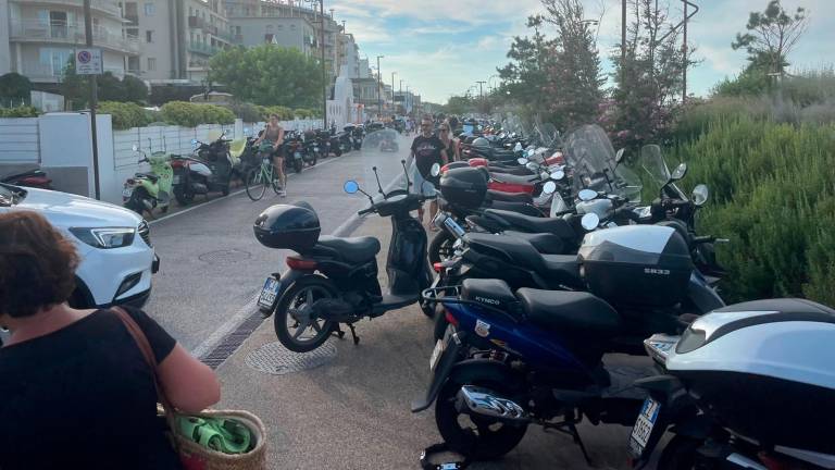 Al mare in scooter a Rimini: ecco i parcheggi in viale Cirene e all’ex colonia Murri