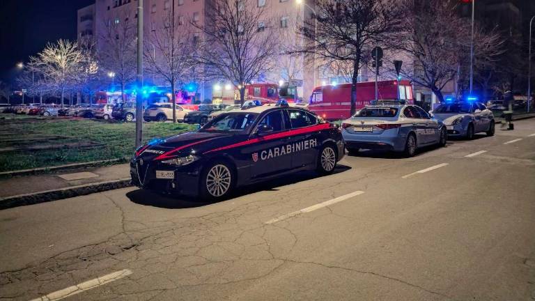 Imola, incendio nella notte in un appartamento in via Beccaria 4 persone intossicate e 10 sfollati