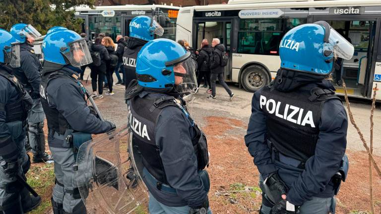 Iniziata dalla Stazione l’invasione dei tifosi del Bari per la partita contro il Cesena