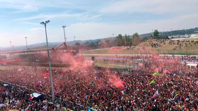 MotoGp, “Bestia is on fire”: il ballo di Misano è tutto per Bastianini VIDEO