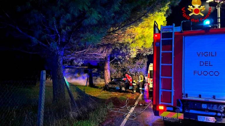 Ictus alla guida e si allontana dopo il frontale a Cesenatico, ora è grave al Bufalini