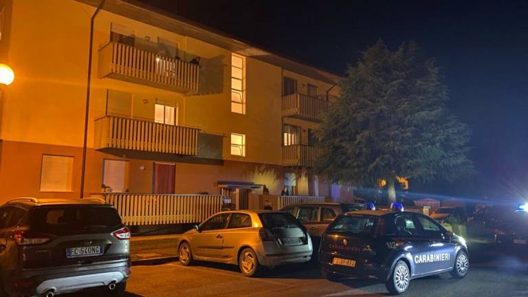 Uccide la madre e scappa nudo per Borello di Cesena - VIDEO