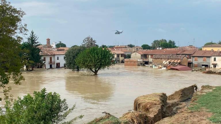 Maltempo in Romagna, la Protezione Civile: “A Traversara la casa dei due dispersi è collassata per l’acqua” - Gallery