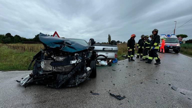 Incidente all’incrocio a Bagnile di Cesena: morta una donna residente a Cervia, ferito un ventenne VIDEO