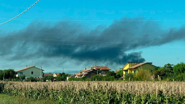 Incendio a Sala di Cesenatico: vigili del fuoco in azione in via Fossalta - Gallery