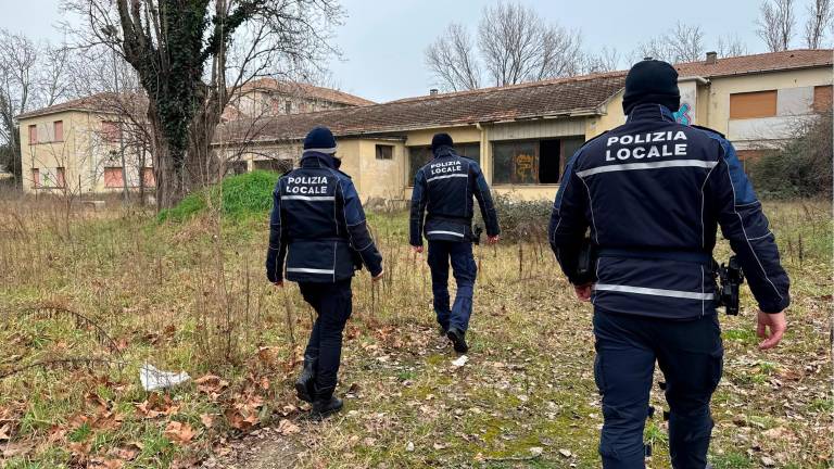 Controlli negli edifici della polizia locale