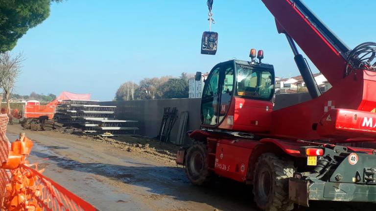 Una fortezza per difendere Faenza dalle alluvioni: prende forma il muro di via Renaccio