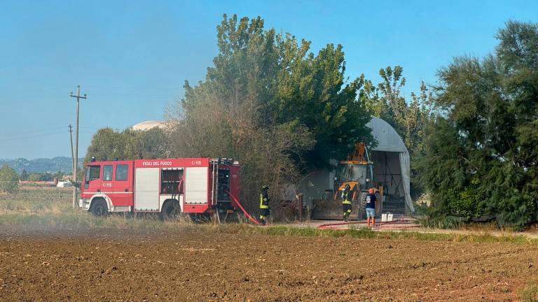 Incendio a Sala di Cesenatico: vigili del fuoco in azione in via Fossalta - Gallery