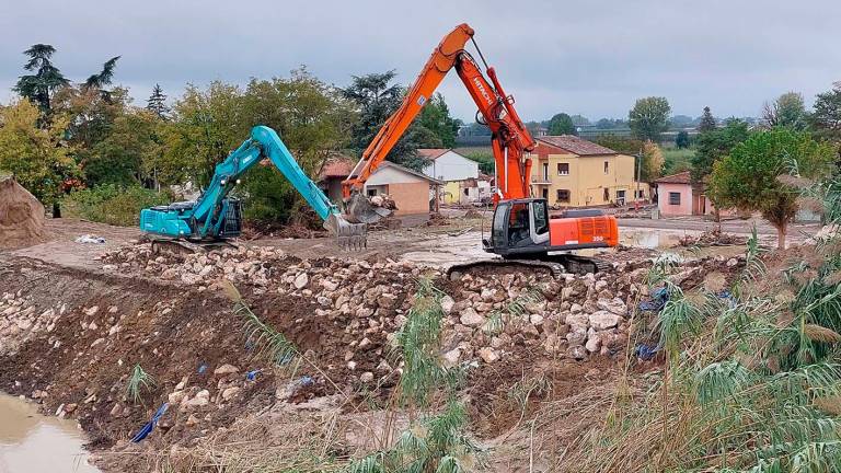 Traversara, ripartiti i lavori al cantiere, chiuso il centro accoglienza al Palasport - Gallery