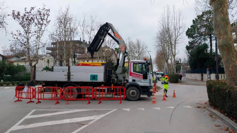 Iniziati i lavori di riparazione alle fogne in via Cavour a Cesenatico