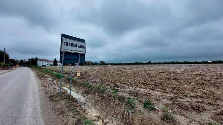 Traversara, ripartiti i lavori al cantiere, chiuso il centro accoglienza al Palasport - Gallery