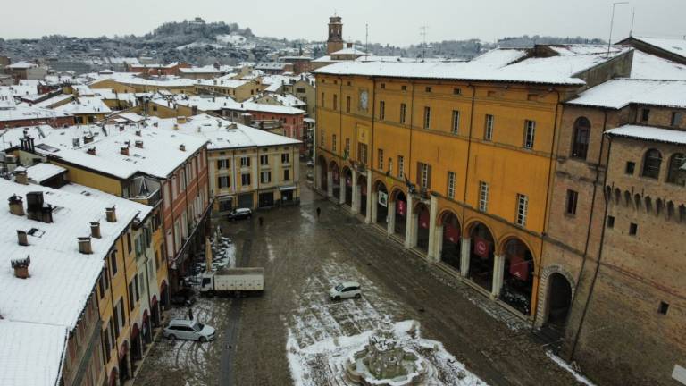 Cesena imbiancata di neve vista dall'alto - Gallery