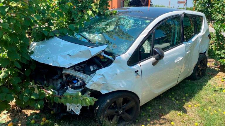 Cesena, incidente: un’auto non assicurata si scontra con un’altra priva di revisione