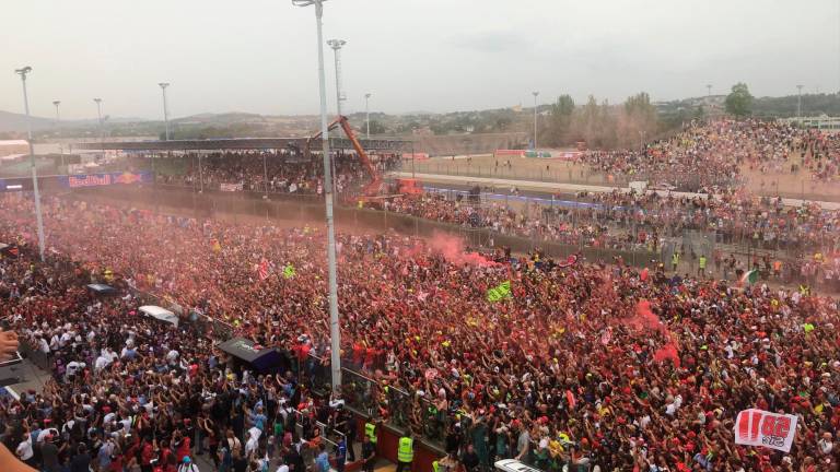 MotoGp, “Abbiamo qui tre grandi piloti...” poi partono i fischi a Marquez a Misano VIDEO