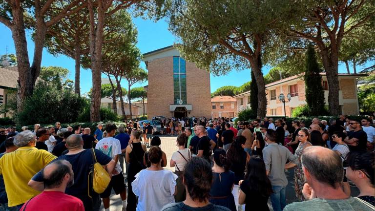 Gatteo, tanta commozione e piazzale pieno per l’addio a Claudio “Baio” Baiocchi