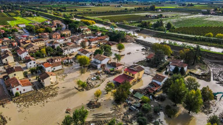 Una foto dall’alto di Traversara scattata nella mattinata di venerdì dal drone di Condifesa Ravenna