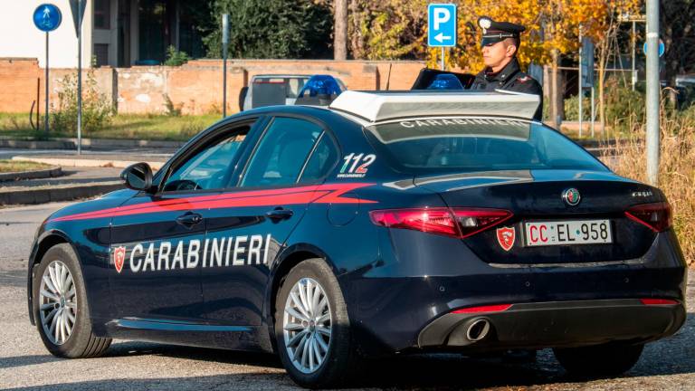 Faenza: insegue in auto la ex e il nuovo compagno, poi li aggredisce con un punteruolo