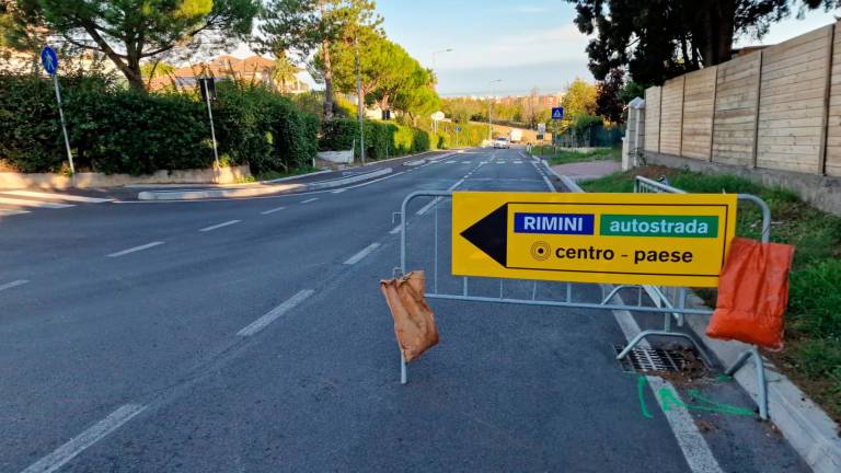 Riccione, nuova rotatoria all’incrocio tra via Circonvallazione e viale Abruzzi: come cambia la viabilità