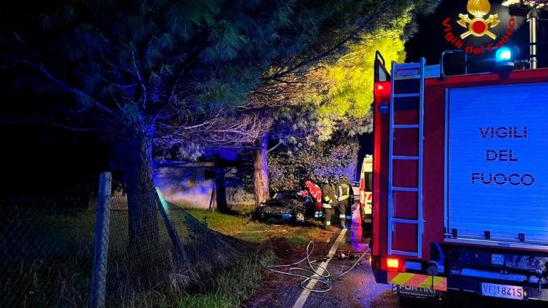 Cesenatico, incidente nella notte e malore per un uomo: intervengono i Vigili del Fuoco