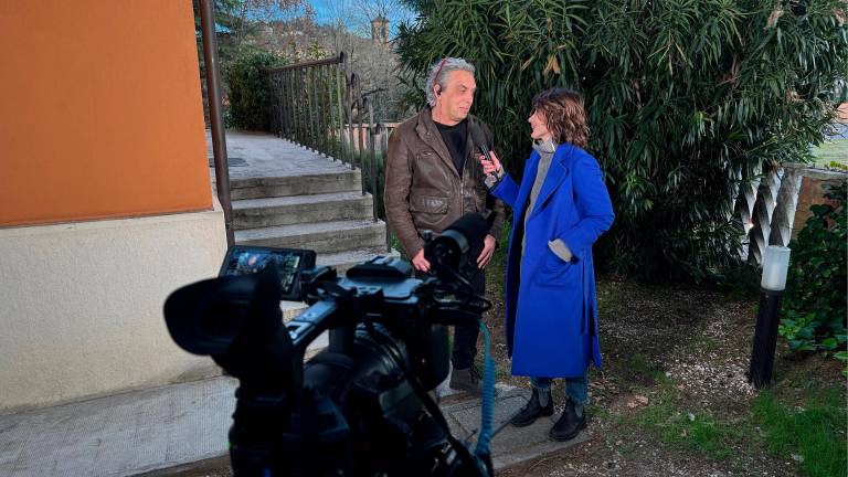 Stalking dei carri funebri, sos della vittima di Cesena in Tv: “Fermate quelle due donne”