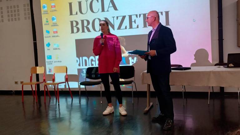 Tennis, la lezione di Lucia Bronzetti agli studenti di Verucchio: “Con una bella famiglia alle spalle, tutto è possibile”