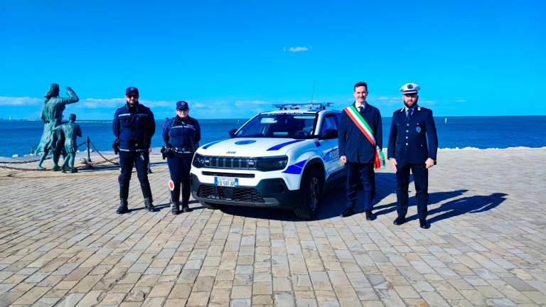 Cesenatico, una nuova Jeep e 5 bodycam per la Polizia