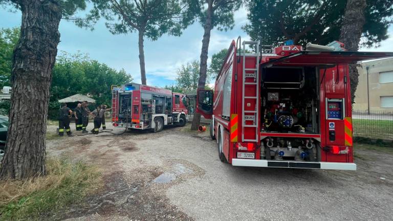 Cesenatico, friggitrice a fuoco all’ora di pranzo: danni ingenti per un ristorante