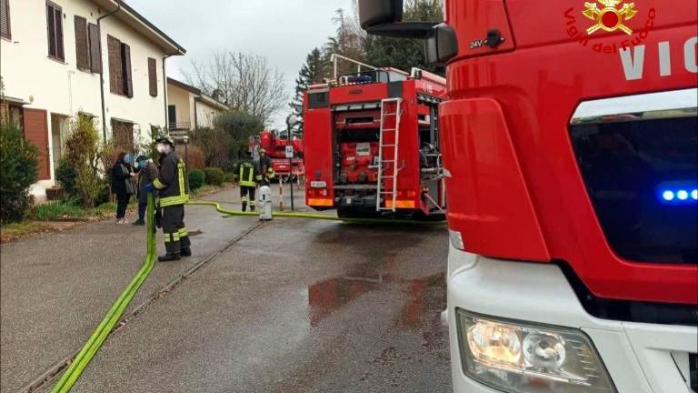 Forlì, incendio nella mansarda di un appartamento