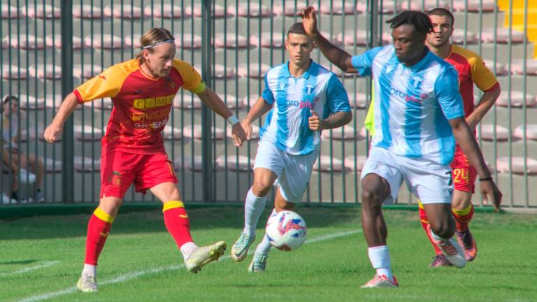 Paolo Rrapaj in azione nella partita contro il Corticella giocata allo stadio Benelli in campionato