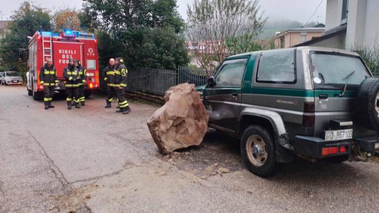 Macigno di 400 chili si stacca dalla montagna e piomba sulle case di San Piero in Bagno FOTOGALLERY