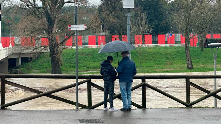 Imola, a Pieve Sant’Andrea 35 evacuati per la crepe che si aprono sulla strada