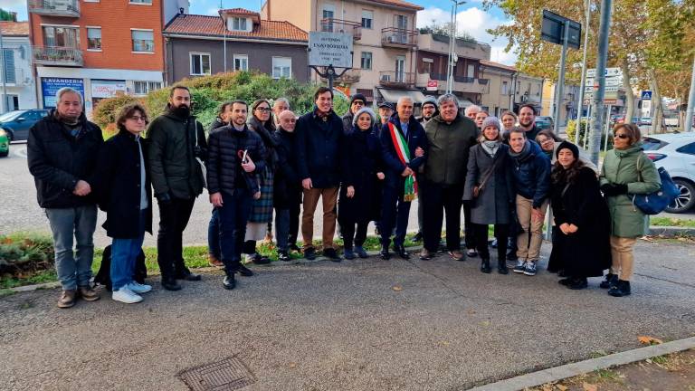 Rimini onora il ricordo di Enzo Tortora, inaugurata la rotatoria a lui dedicata, tra le vie Flaminia, Pascoli e Flaminia Conca