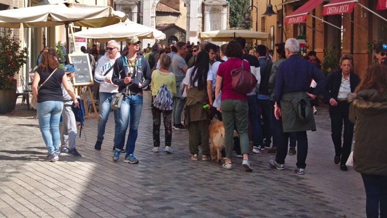 Turisti in centro a Ravenna