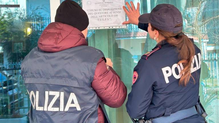 Rimini, ospitava spacciatori senza registrarli: hotel chiuso per un mese