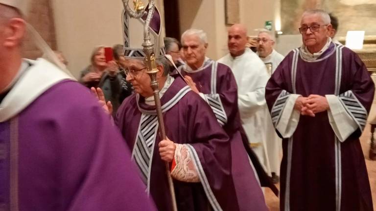 Messa carica di emozioni e ricordi nel saluto alla Diocesi del vescovo Douglas Regattieri