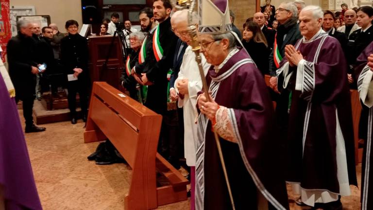 Messa carica di emozioni e ricordi nel saluto alla Diocesi del vescovo Douglas Regattieri